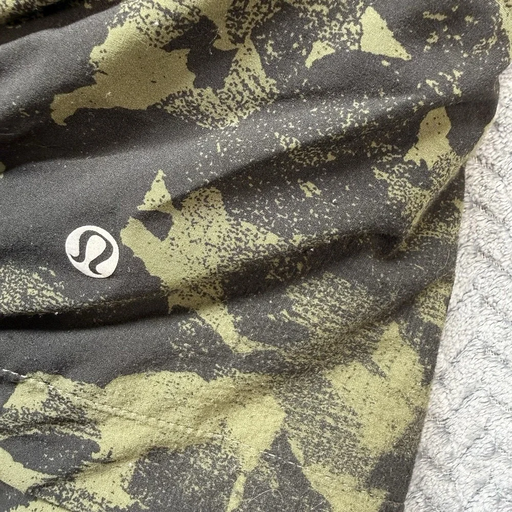 Lululemon Rise and Shine Jacket Women's Size 4 Green Camo Hooded Full Zip Active